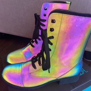 DOLLSKILL HOLO RAVE BOOTS!!*NEW*